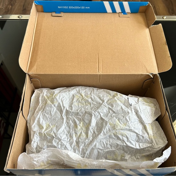 Adidas - Picture 8 of 8